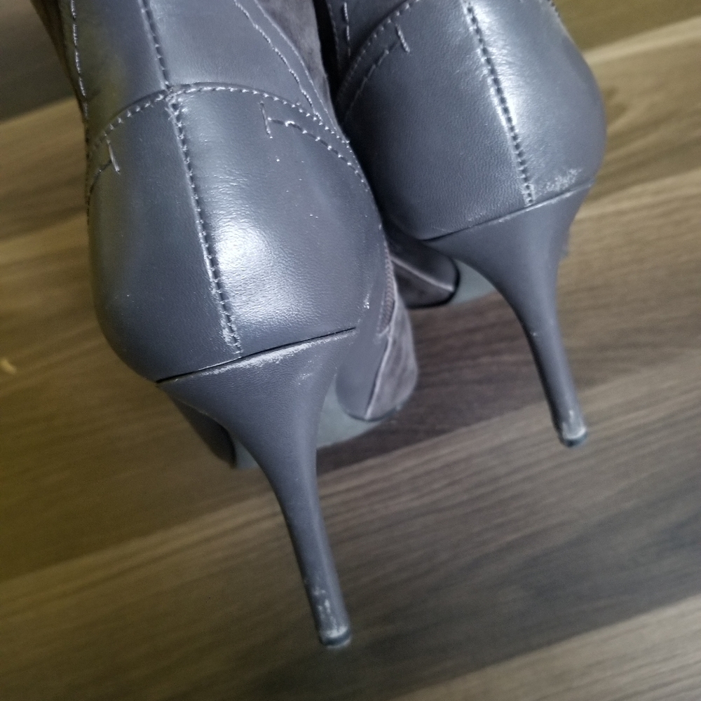 Halston gray suede boots - Picture 3 of 4